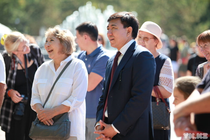 В Усть-Каменогорске – двойной праздник: жители отмечают День города и День Конституции страны