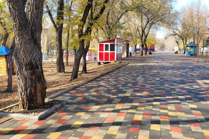 У нового входа в парк 