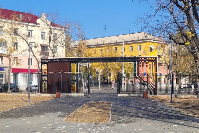 У нового входа в парк 