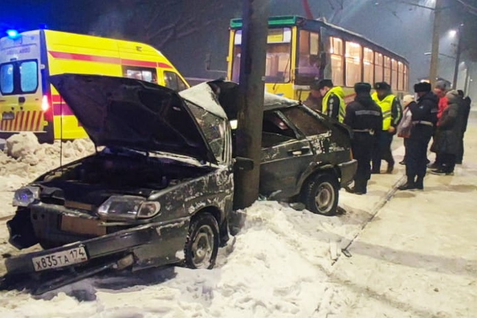 Из-за столкновения трамвая и ВАЗ 2109 остановлено движение в Усть-Каменогорске