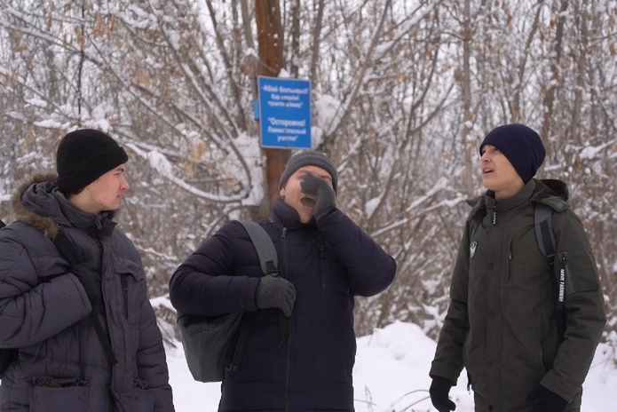Спасатели достали из-под снега школьников