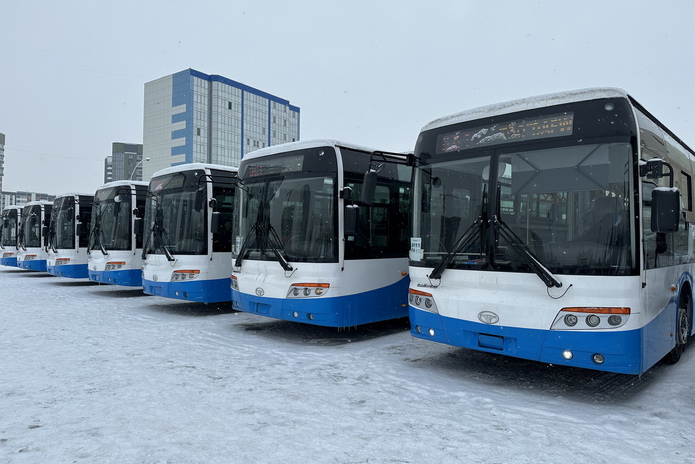 В Усть-Каменогорск приехали 20 новых автобусов