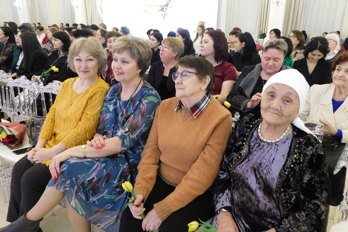 Отличившимся в своих сферах женщинам вручили награды в Усть-Каменогорске
