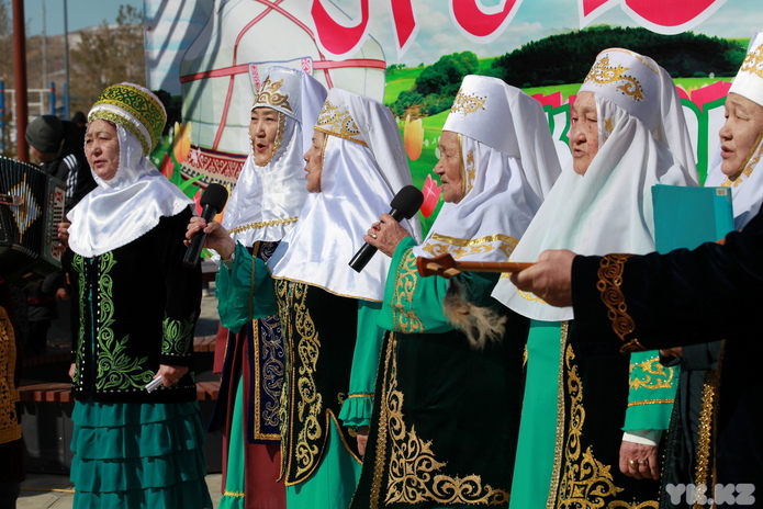 В районах Усть-Каменогорска празднуют Наурыз