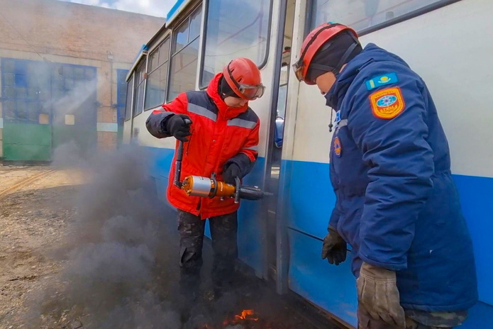 В Усть-Каменогорске спасатели 