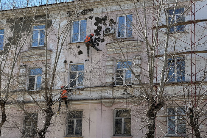 На проспекте Назарбаева начали восстанавливать фасады домов