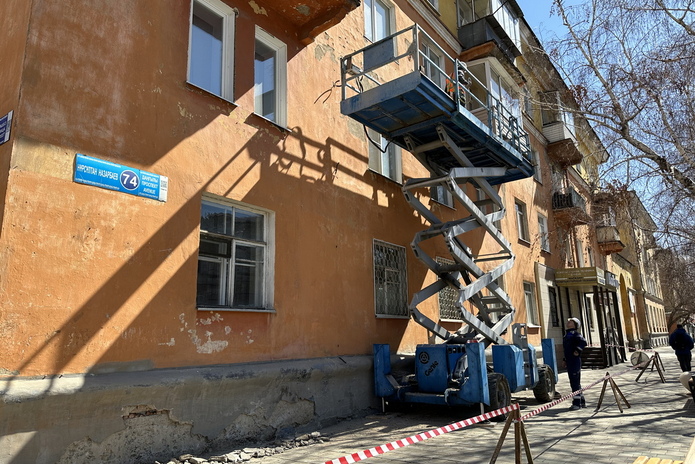 На проспекте Назарбаева начали восстанавливать фасады домов