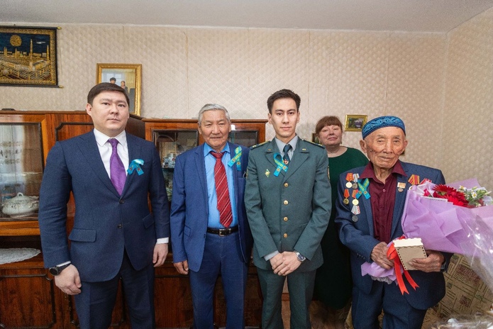 В Восточном Казахстане поздравили ветеранов ВОВ и тружеников тыла