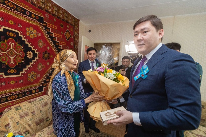 В Восточном Казахстане поздравили ветеранов ВОВ и тружеников тыла