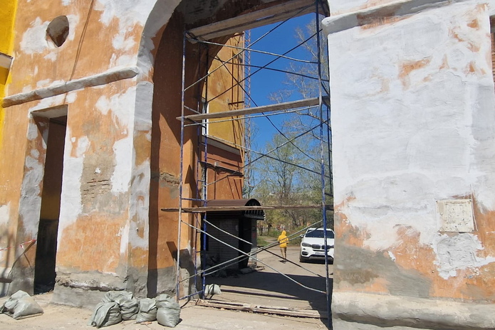 Фасады домов обновляют в Усть-Каменогорске