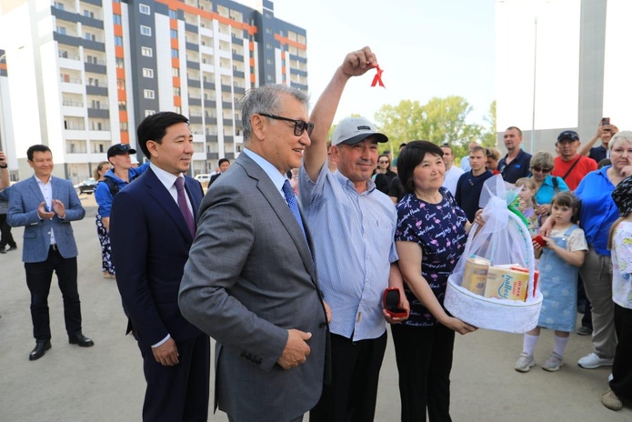 В Усть-Каменогорске новоселы получили ключи от новых квартир