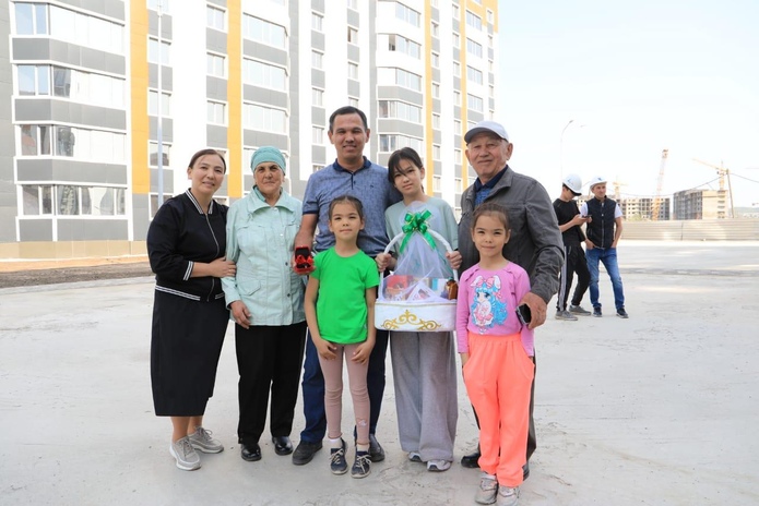 В Усть-Каменогорске новоселы получили ключи от новых квартир