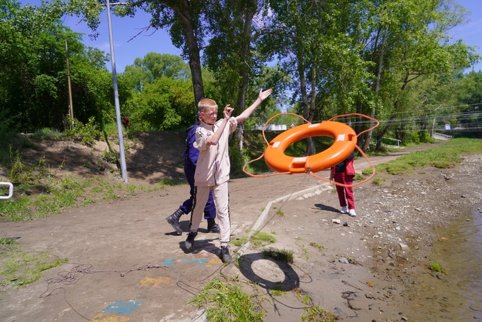 В парке SAMAL спасатели ДЧС ВКО устроили настоящий праздник для ребятишек