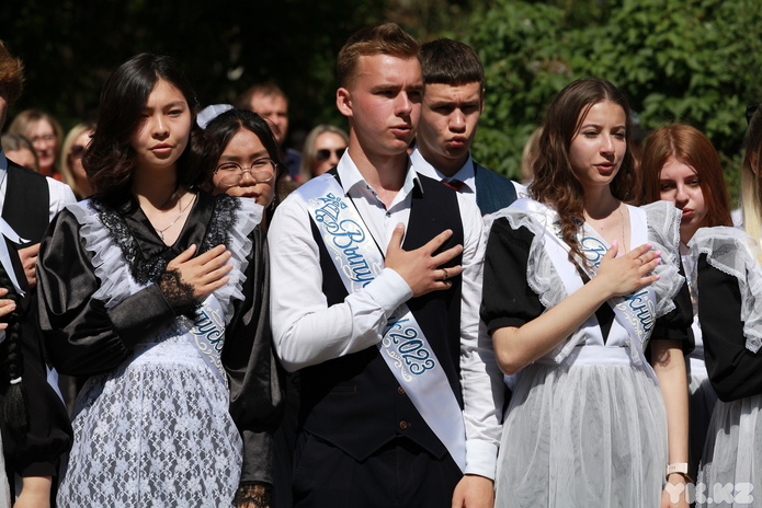 1 июня для устькаменогорских выпускников звенят последние звонки