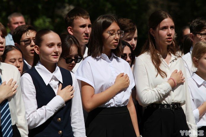 1 июня для устькаменогорских выпускников звенят последние звонки