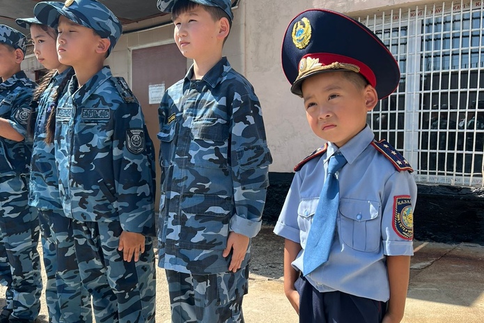 Мама, я горжусь: сотрудники ДУИС привели детей в колонию