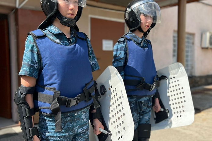 Мама, я горжусь: сотрудники ДУИС привели детей в колонию
