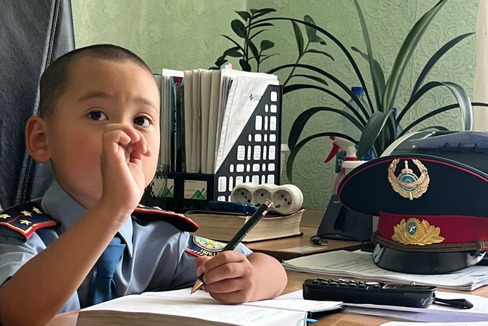 Мама, я горжусь: сотрудники ДУИС привели детей в колонию