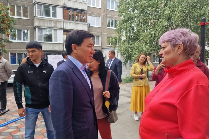 Евроштакетником огородят детскую площадку жители Усть-Каменогорска
