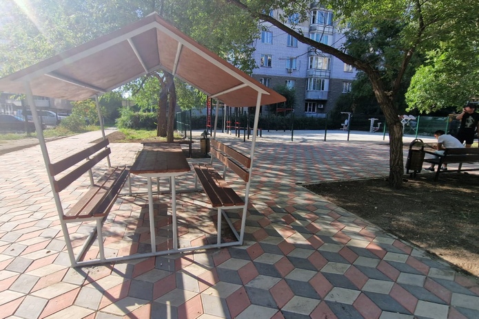 Жители Стрелки сохранили деревья при благоустройстве двора