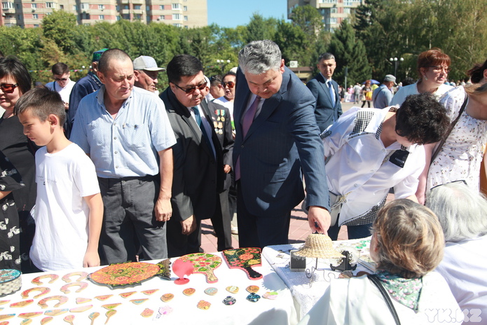 В ВКО отмечают День Конституции, а в Усть-Каменогорске - и День города