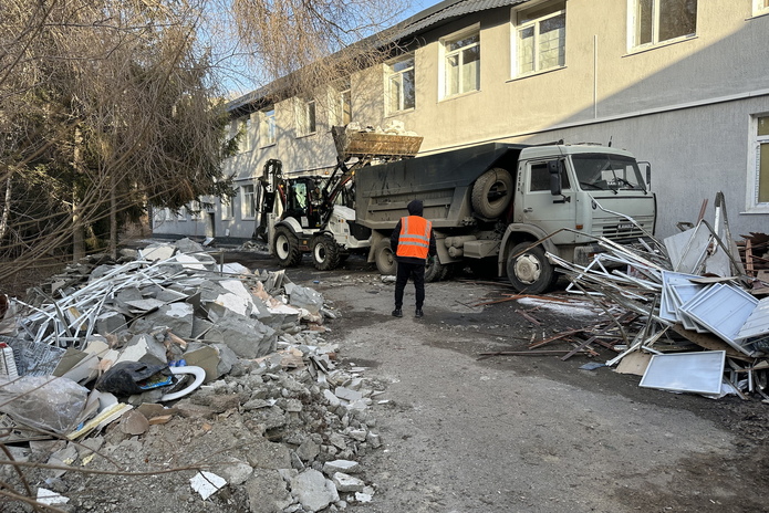 В Усть-Каменогорске начался ремонт в здании бывшего детского сада на улице Протозанова