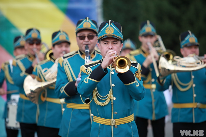 В День Конституции в Усть-Каменогорске прошел парад духовых оркестров