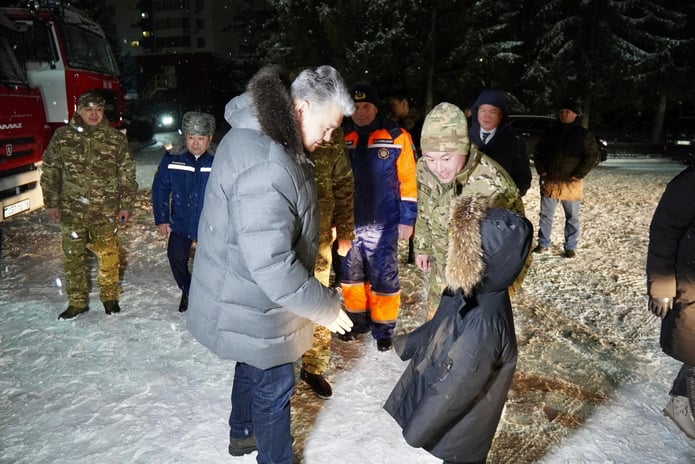 Аким ВКО поздравил пожарных, полицейских и медиков в новогоднюю ночь