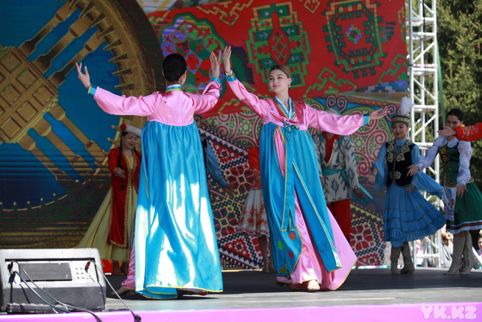 В Усть-Каменогорске отмечают День единства народа Казахстана