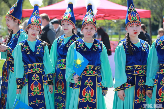 В Усть-Каменогорске отмечают День единства народа Казахстана