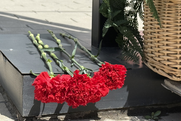 Праздничная колонна и передвижной концерт проходит в Усть-Каменогорске