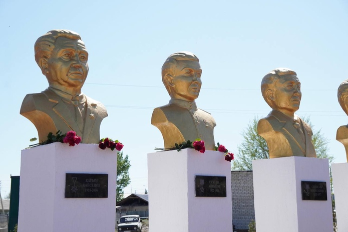 В Уланском районе появился мурал Касыма Кайсенова