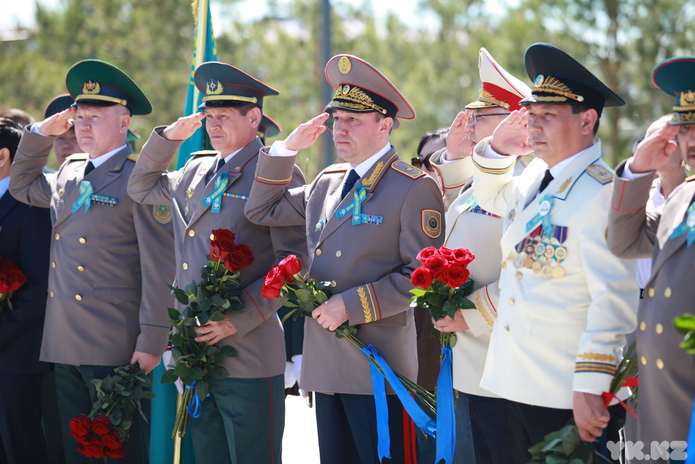 В Усть-Каменогорске почтили память первого министра обороны Сагадата Нурмагамбетова