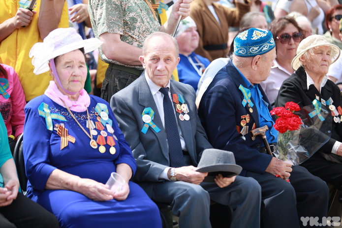 В Усть-Каменогорске празднуют 80 лет Великой Победы