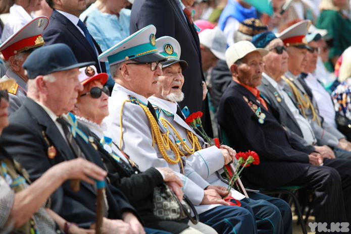 В Усть-Каменогорске празднуют 80 лет Великой Победы