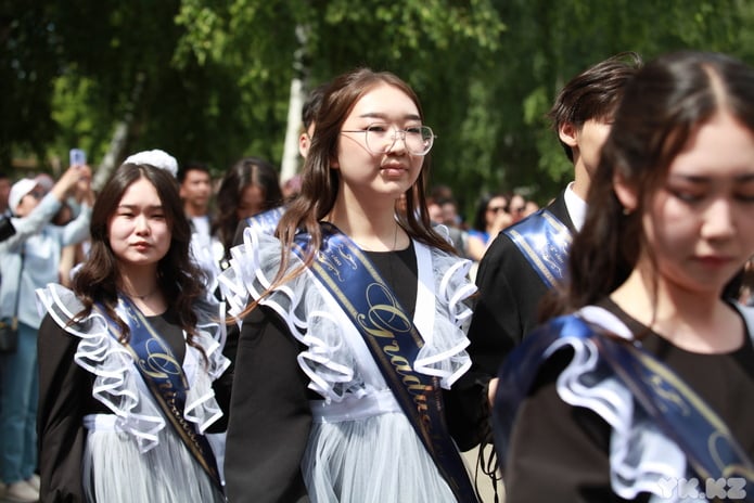 Торжественные линейки прошли сегодня у выпускников Усть-Каменогорска