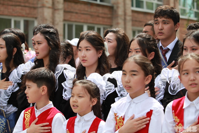 Торжественные линейки прошли сегодня у выпускников Усть-Каменогорска