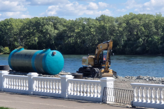 Воркаут-зона под мостом в Усть-Каменогорске привлекает детей