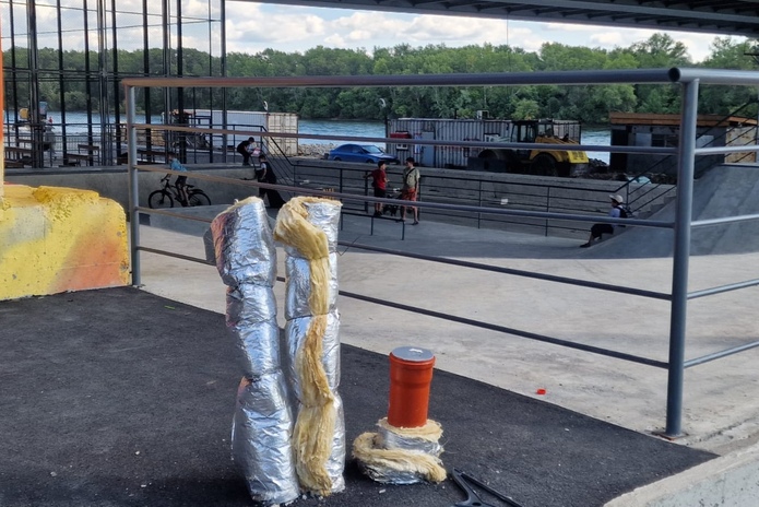 Воркаут-зона под мостом в Усть-Каменогорске привлекает детей