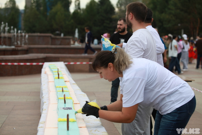 Усть-Каменогорск празднует День Конституции и День города