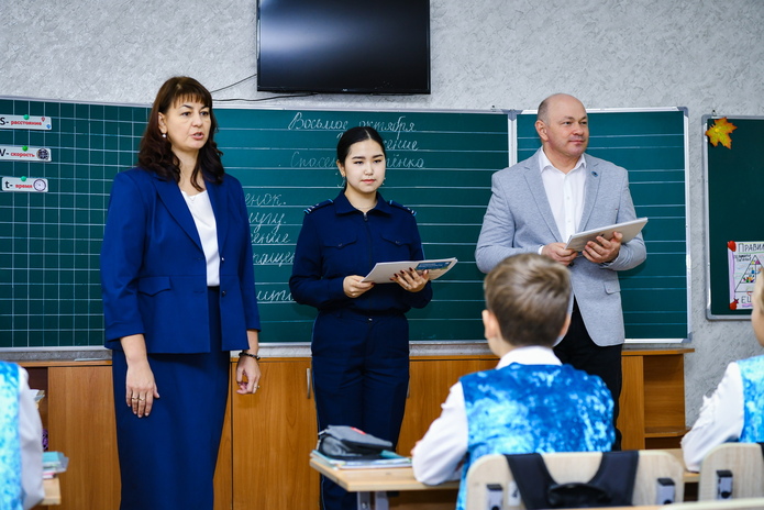 Школьники ВКО получат памятки о безопасном поведении