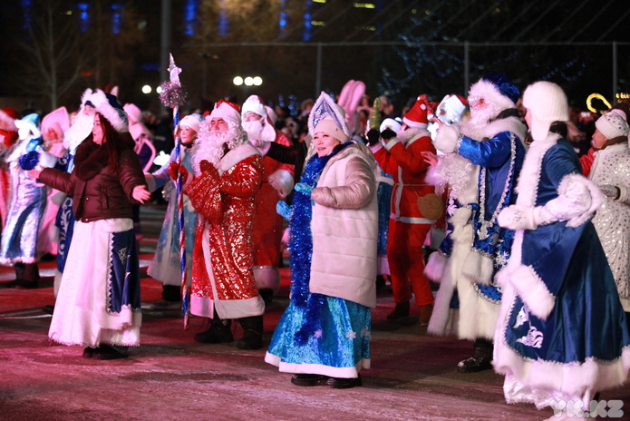 В Усть-Каменогорске зажгли главную ёлку области