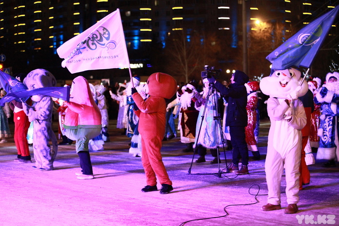 В Усть-Каменогорске зажгли главную ёлку области