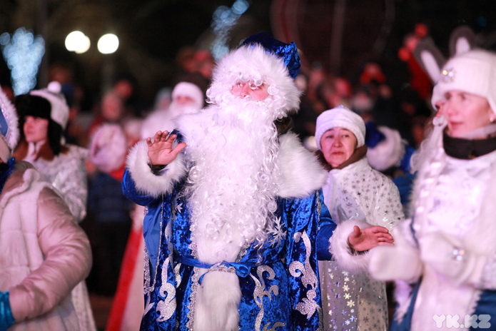 В Усть-Каменогорске зажгли главную ёлку области