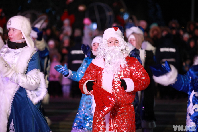 В Усть-Каменогорске зажгли главную ёлку области