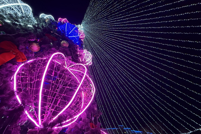 В Усть-Каменогорске зажгли главную ёлку области