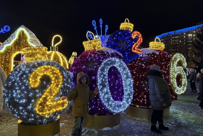 В Усть-Каменогорске зажгли главную ёлку области