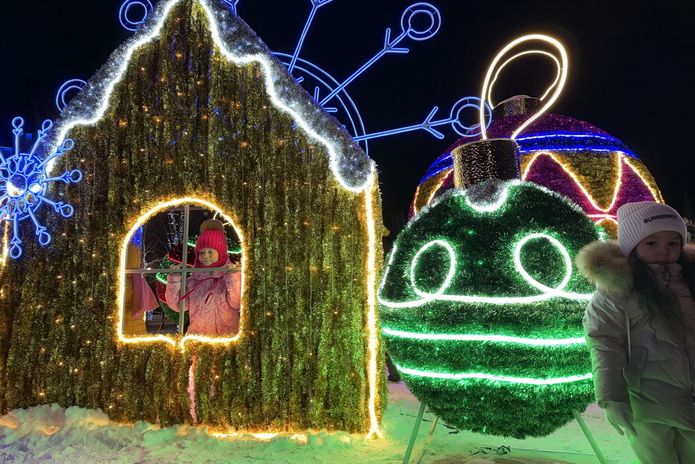 В Усть-Каменогорске зажгли главную ёлку области