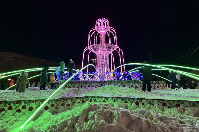 В Усть-Каменогорске зажгли главную ёлку области