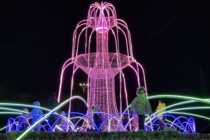 В Усть-Каменогорске зажгли главную ёлку области